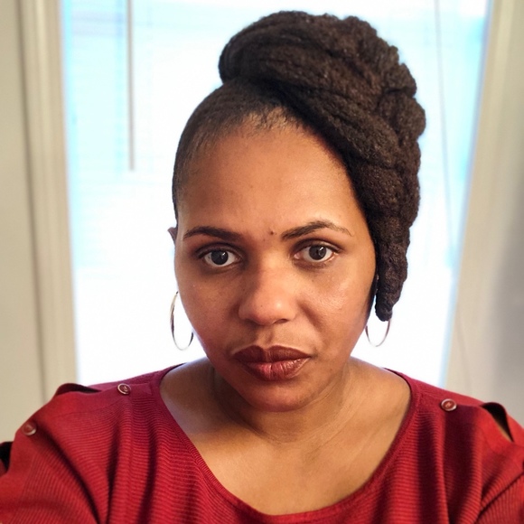 Meet your Posher, LaToya - Picture 1 of 1